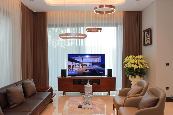 How Can UK Women's Fashion Evolve Next Year?